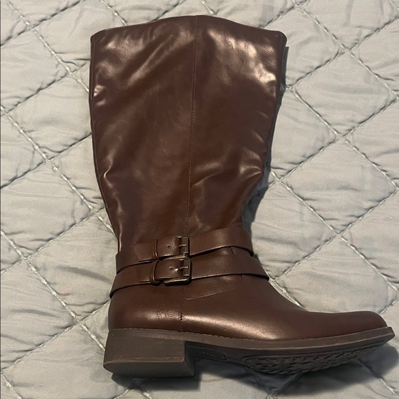 Shoes - Elegant Brown Heeled Boots